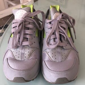 Kids 3.5 Gray and Green Haurache *see description